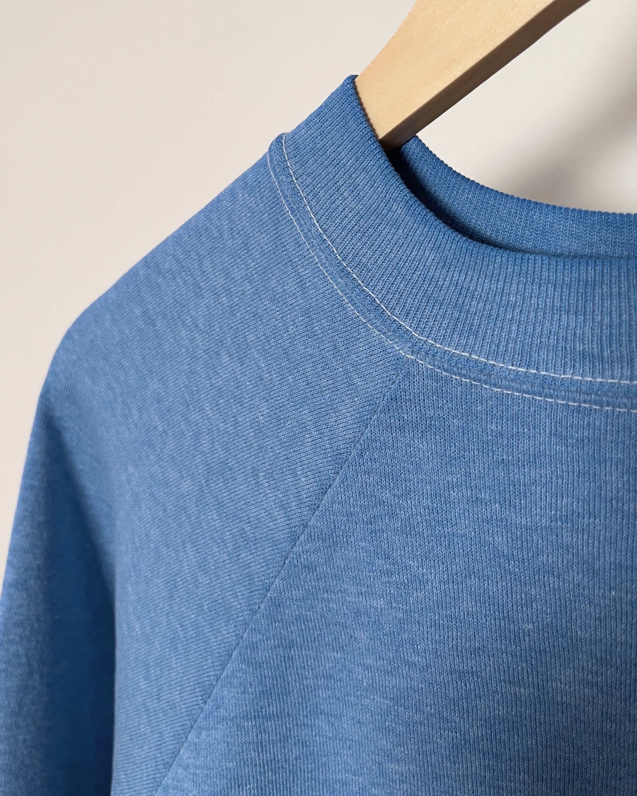 1980s Raglan Sleeve Crewneck - Medium